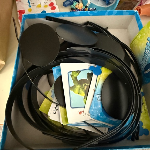 Disney Hedbanz “What Am I?” Family Game | Spin Master | Ages 7+ | Fair Condition - Picture 10 of 11
